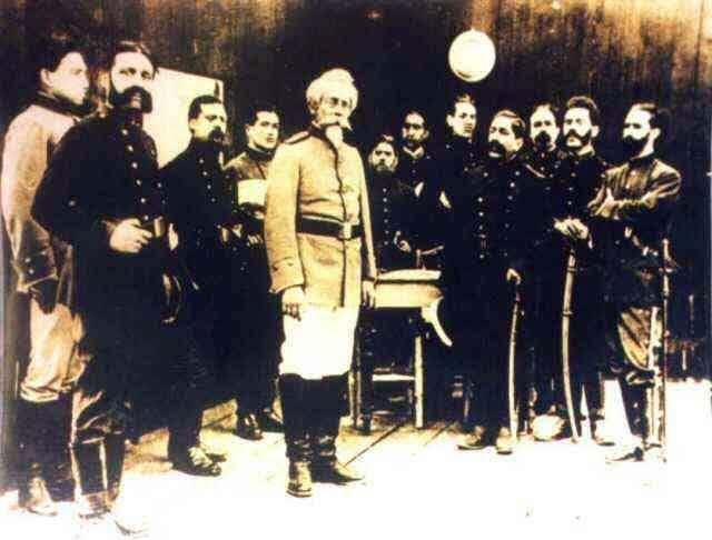 Dos días antes del asalto de los invasores al Morro de Arica. Bolognesi y su Estado Mayor desafiaron y rechazaron el ultimatun de rendición. No hemos aprendido la lección de 1879