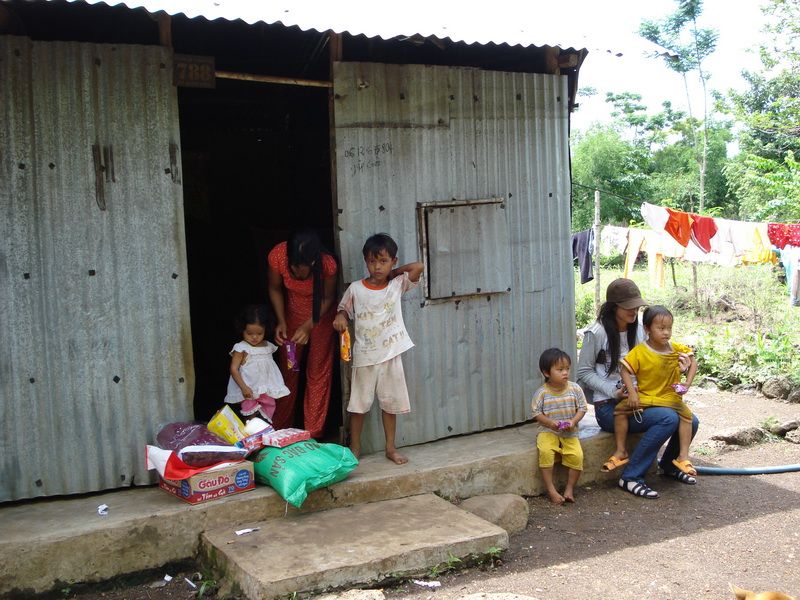 [Doves Club] Tiếp sức đến trường cho học sinh nghèo vùng xa