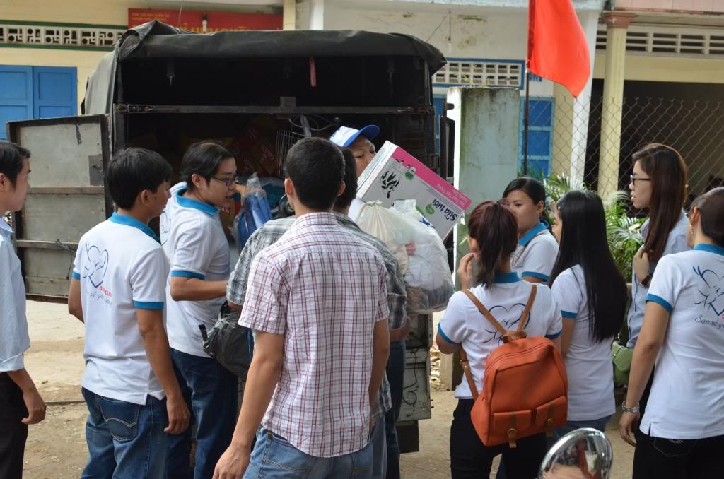 [Doves Club] Tặng Quà Tết Cho Các Gia Đình Neo Đơn và Khó Khăn tại Bến Tre (05/01/14) - 1