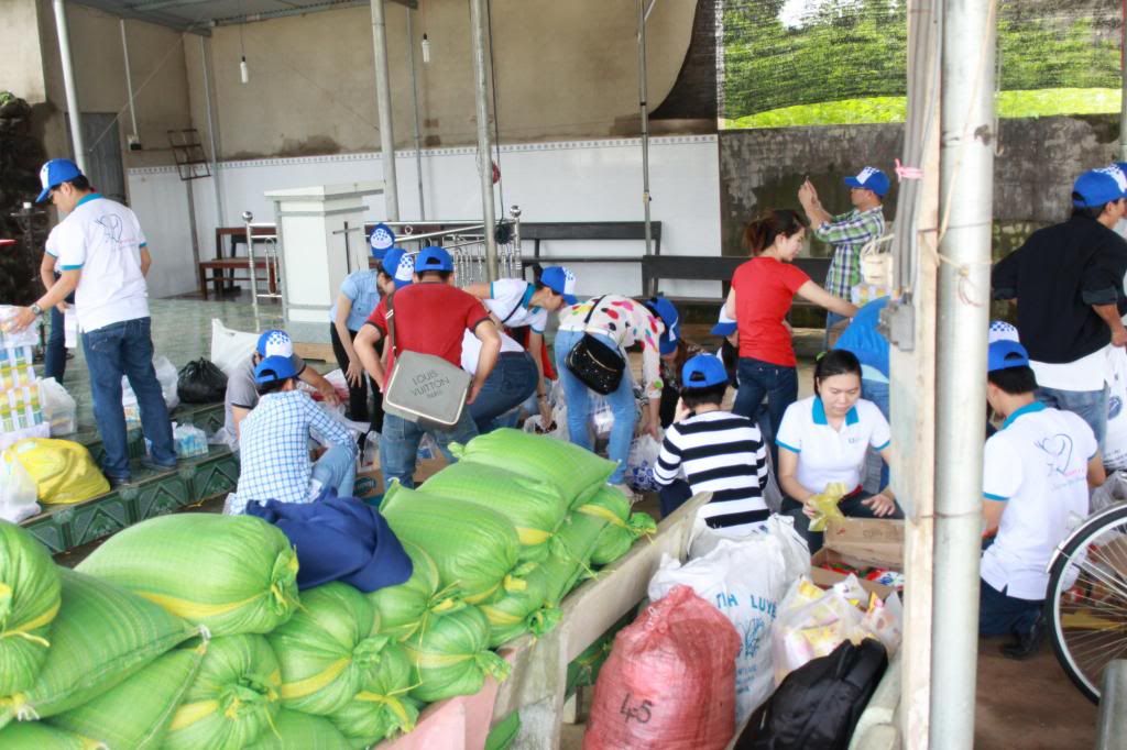 [Doves Club] Tiếp sức đến trường cho học sinh nghèo vùng xa - 16