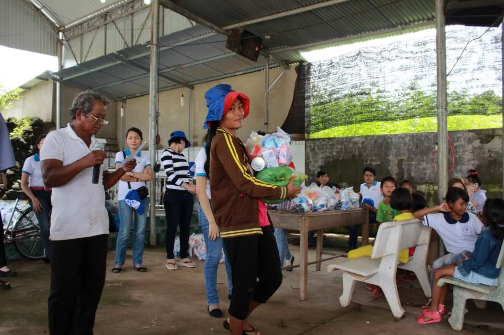 [Doves Club] Tiếp sức đến trường cho học sinh nghèo vùng xa - 25