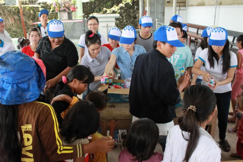 [Doves Club] Tiếp sức đến trường cho học sinh nghèo vùng xa - 18