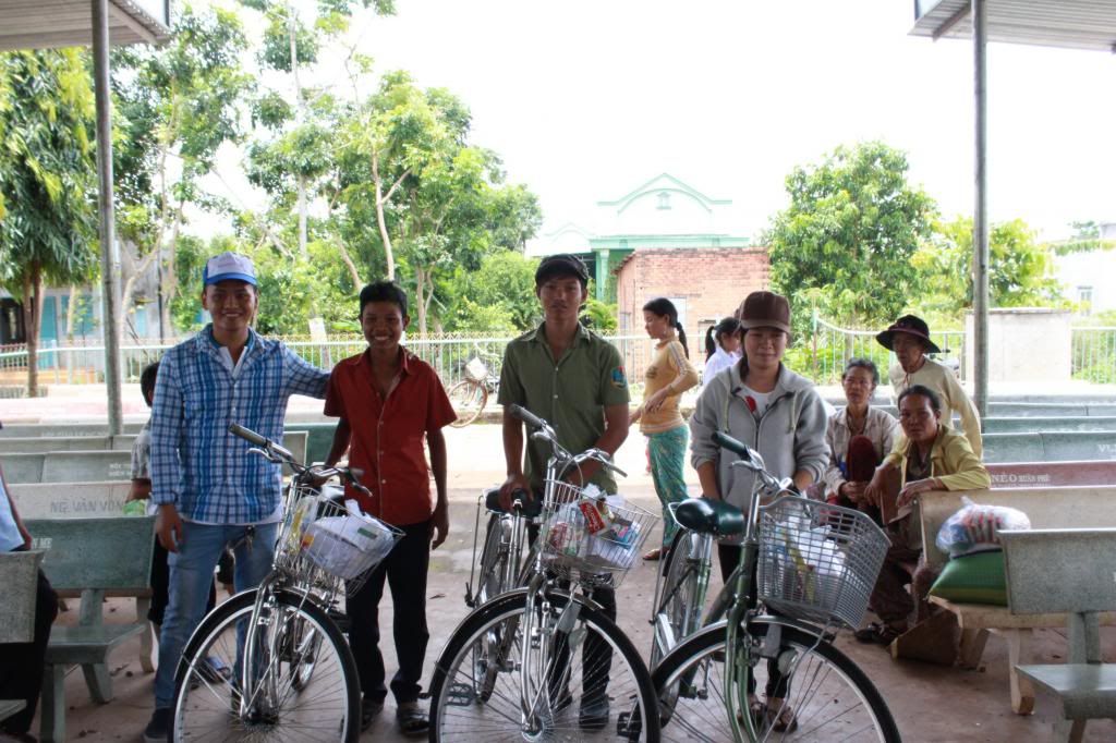 [Doves Club] Tiếp sức đến trường cho học sinh nghèo vùng xa - 16